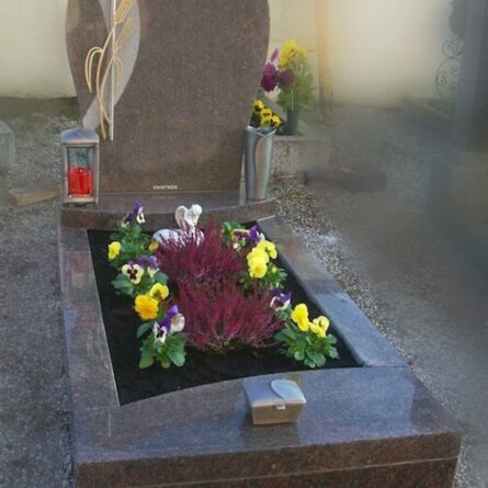 Kaufen Sie den Einzelgrab Aistersheim jetzt bei Stoneart