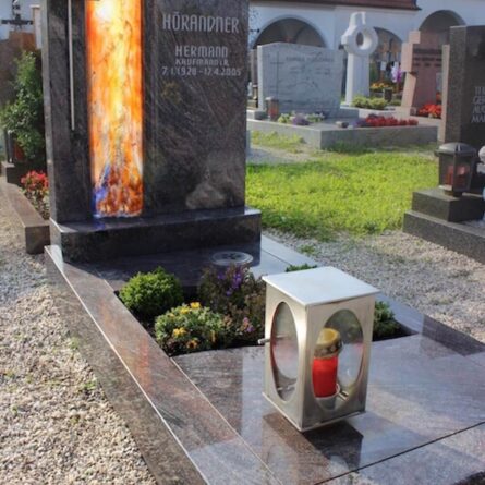 Kaufen Sie den Einzelgrab Hörandner jetzt bei Stoneart