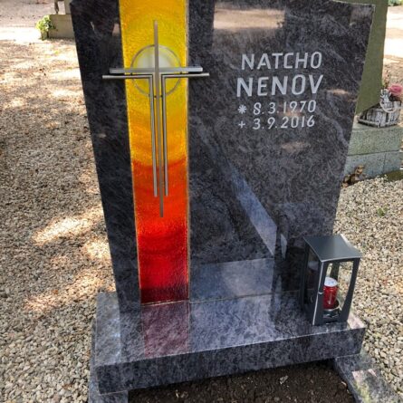 Kaufen Sie den Einzelgrab Nenov jetzt bei Stoneart