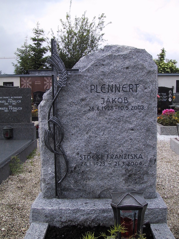 Natursteingrab Plennert