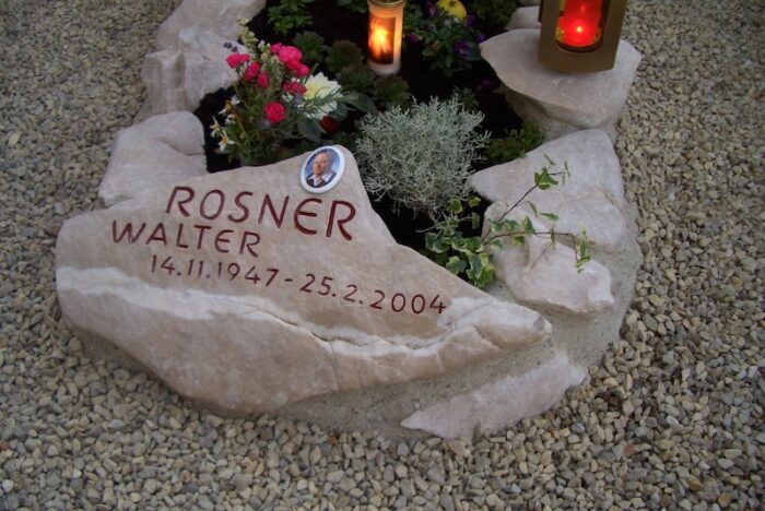 Natursteingrab Rosner